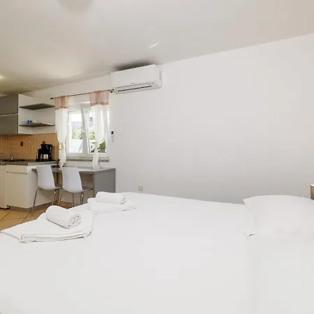 Evica 3,4,5 Apartment